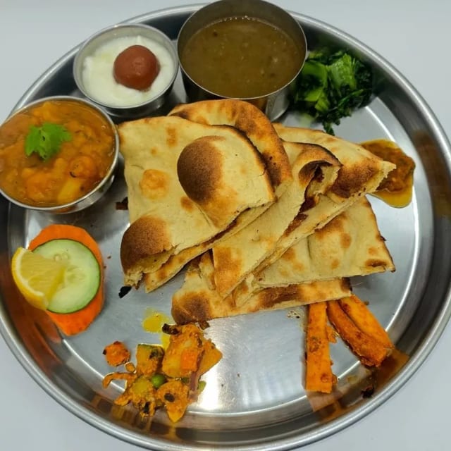 Roti Thali (Veggie).
